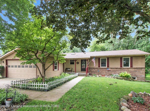 6239 Karen Lee Drive, Lansing, MI 48917