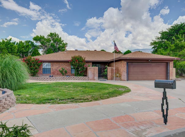 5612 CRESTA LUNA Court NE, Albuquerque, NM 87111
