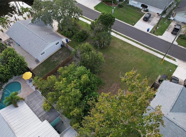 404 CROSSWINDS DRIVE, PALM HARBOR, FL 34683