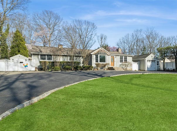 147 Calvert Avenue, Ronkonkoma, NY 11779