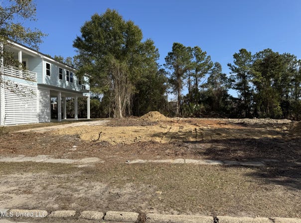 Nsn 18-21 Holiday Drive lot: 18, Pass Christian, MS 39571