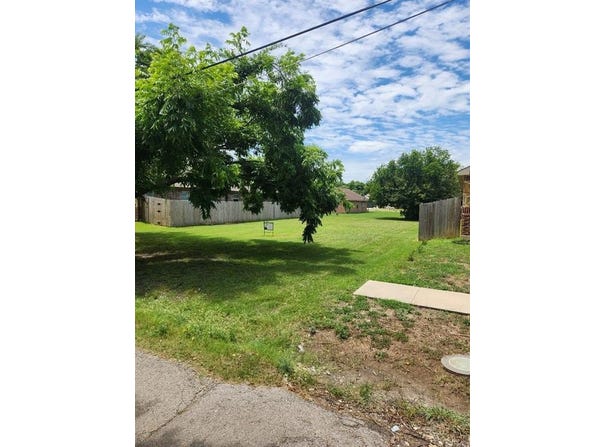 813 Merriot Street, Ennis, TX 75119