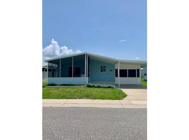 5914 Utopia Dr, Zephyrhills, FL 33540