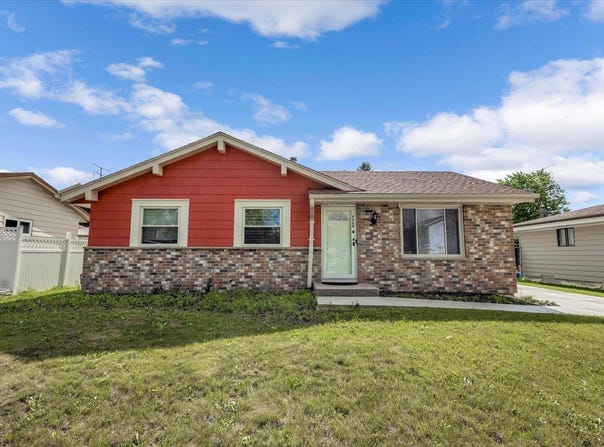9360 N 85th St, Milwaukee, WI 53224