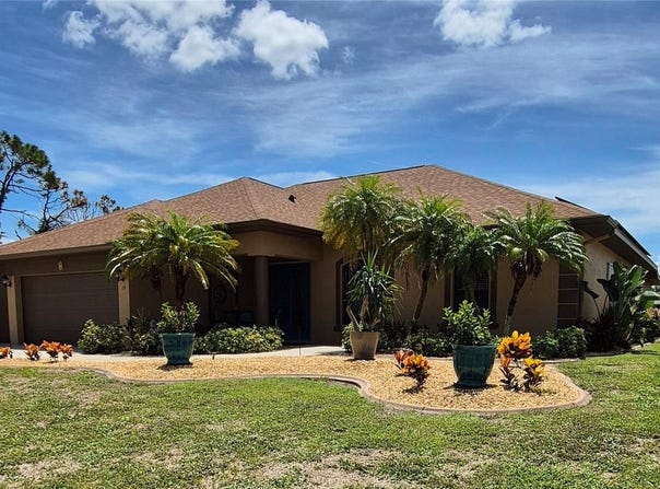 19 MEDALIST WAY, ROTONDA WEST, FL 33947