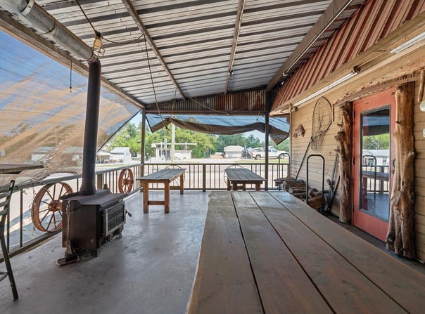 313 W Cameron Ave, Rockdale, TX 76567