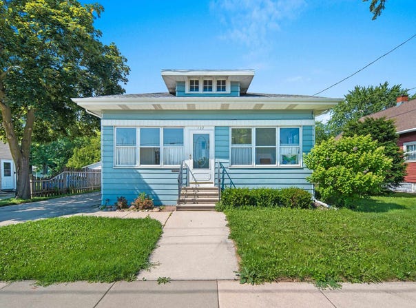 122 W 17TH Avenue, OSHKOSH, WI 54902