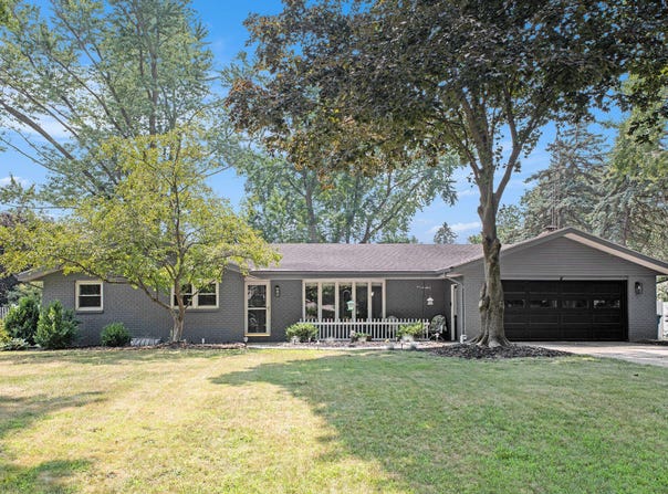 5771 Echo Ridge, Stevensville, MI 49127