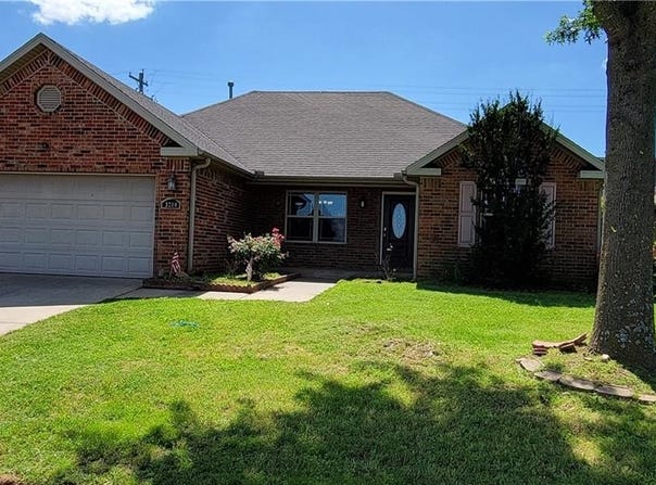 3210  S 3rd  ST, Rogers, AR 72758