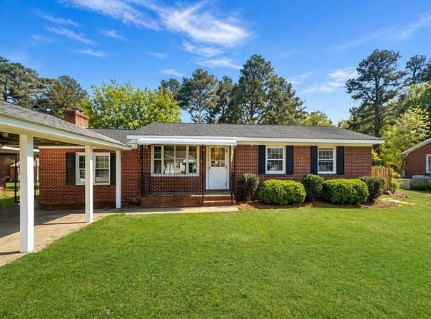 28 Ridge St, Blackstone, VA 23824