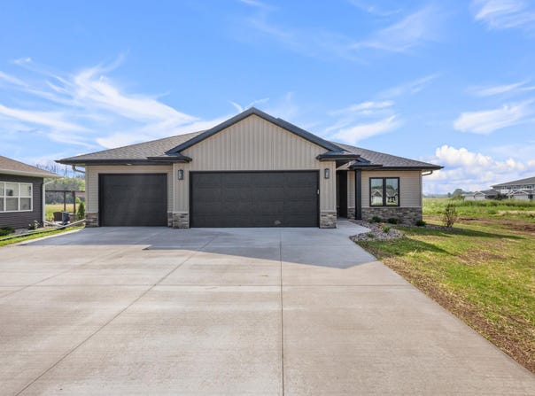 726 TAMBOUR Court, DE PERE, WI 54115