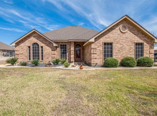 904 Martin, Italy, TX 76651