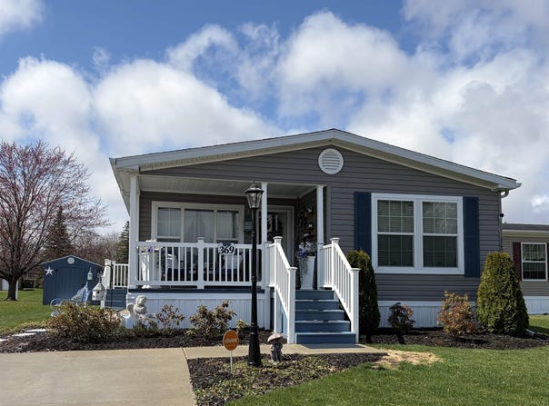 369 Red Pine Drive, Flint, MI 48506