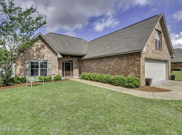 107 Ashwood Place, Pearl, MS 39208