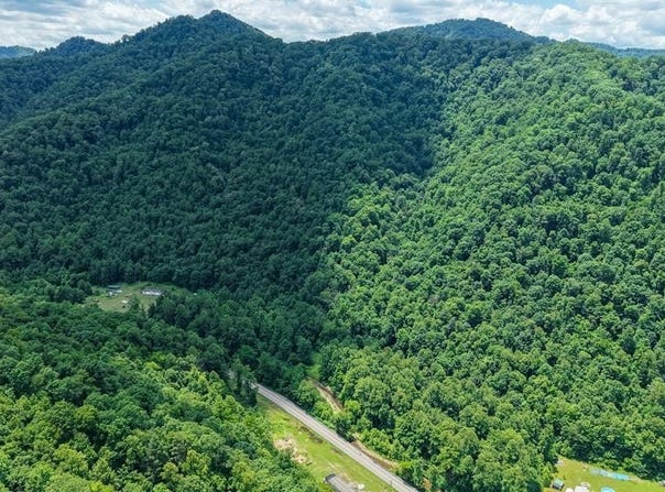 COUNTRY ROAD, CYCLONE, WV 24827