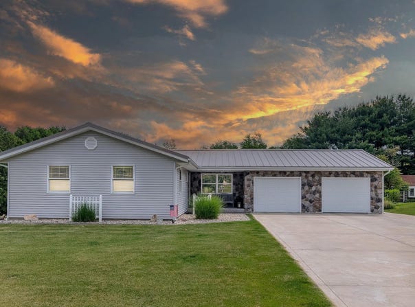 906 N Townline Rd, Lagrange, IN 46761
