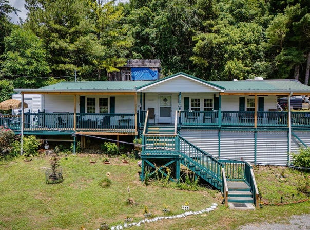 107 Lesters Lane, Honaker, VA 24260