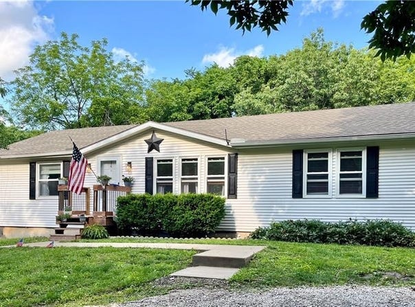 29337 Oxford Road, Louisburg, KS 66053