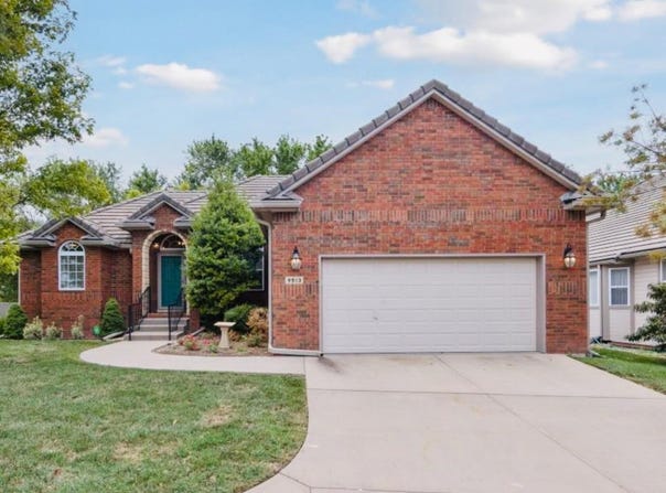 9513 E Greenbriar St, Wichita, KS 67226