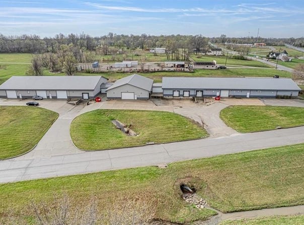 1403 N Jesse James Road, Excelsior Springs, MO 64024