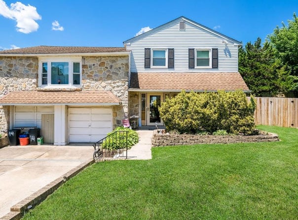 14 MCCARTHY AVE, LANGHORNE, PA 19047