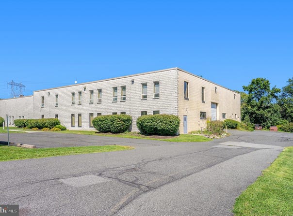 1090 READING AVE, BOYERTOWN, PA 19512