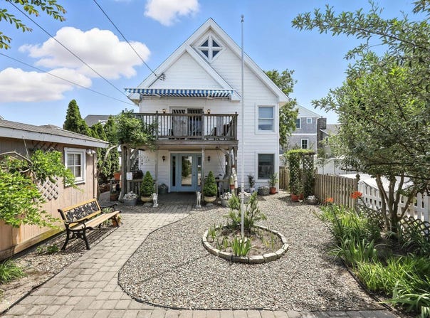 319 E Seaspray Rd Road, Ocean City, NJ 08226
