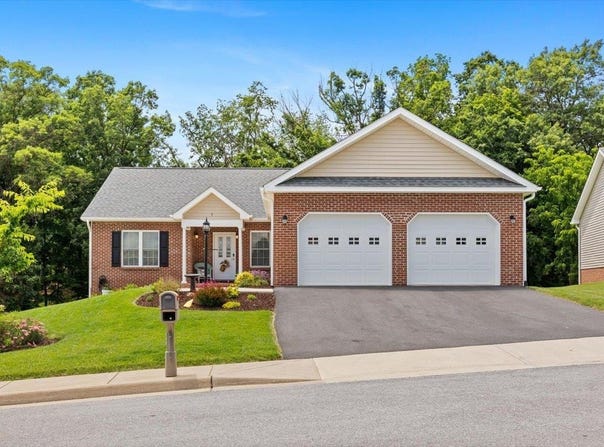 7 OAK VIEW DR, Staunton, VA 24401