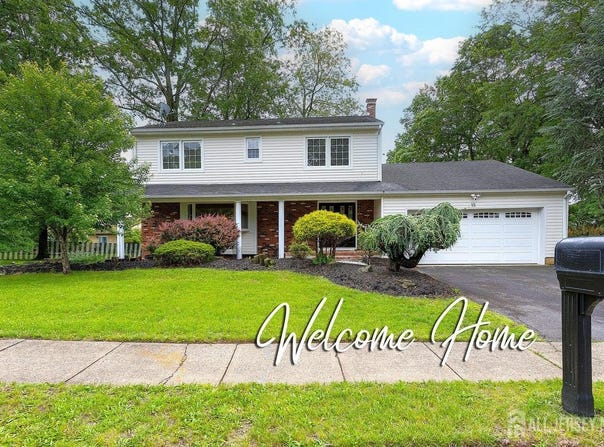 15 Meredith Road, Edison, NJ 08817