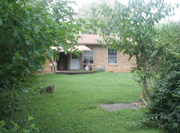 813 W WALNUT Street, Carbondale, IL 62901