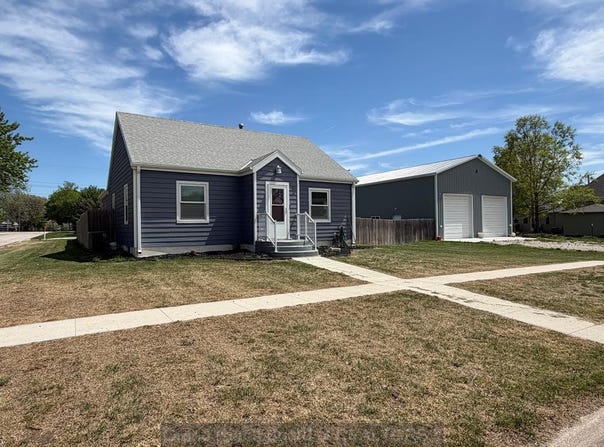 247 4th St, Hampton, NE 68843