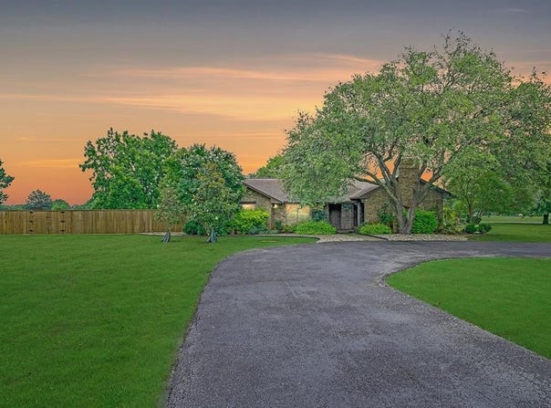 9577 Vail Eton Drive, Pilot Point, TX 76258