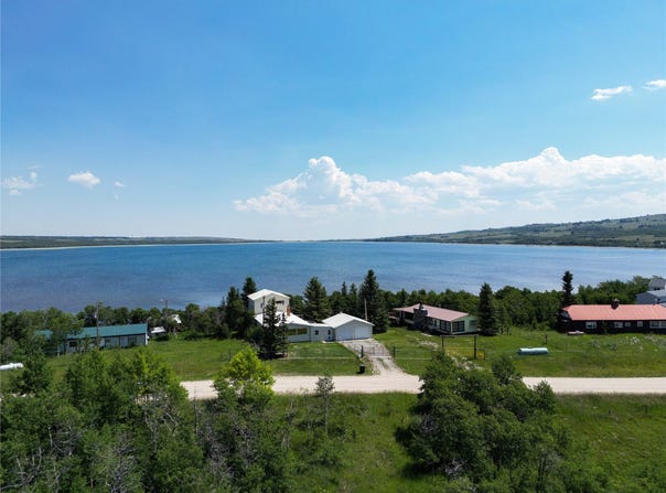 100 W Shore Duck Lake Road, Babb, MT 59411