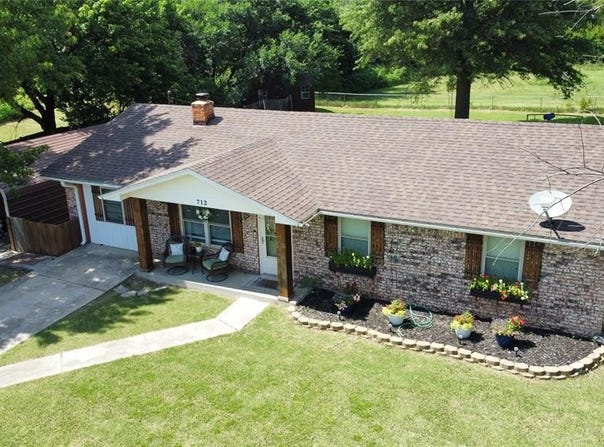 712 W Girard Street, Okemah, OK 74859