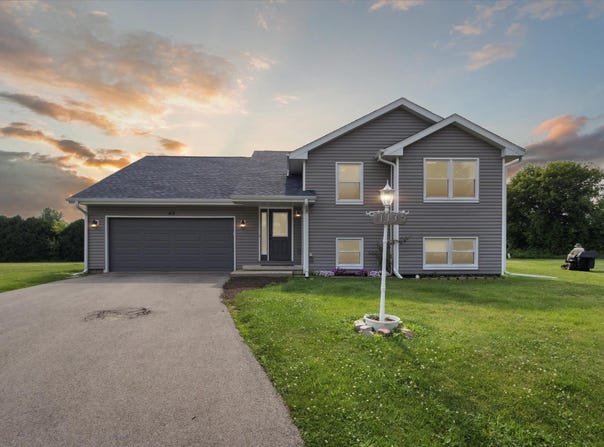 113 SW New Brunswick, POPLAR GROVE, IL 61065
