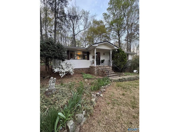 421 Riverton Drive, Rainbow City, AL 35906