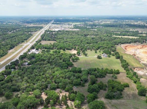 660 US 290 Highway E, Elgin, TX 78621