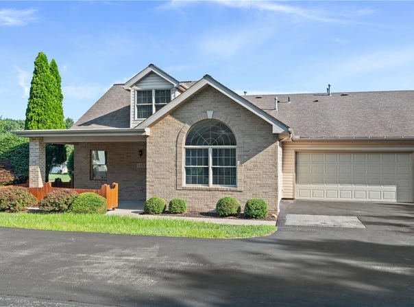110 Steeplechase Cir, West Deer, PA 15044