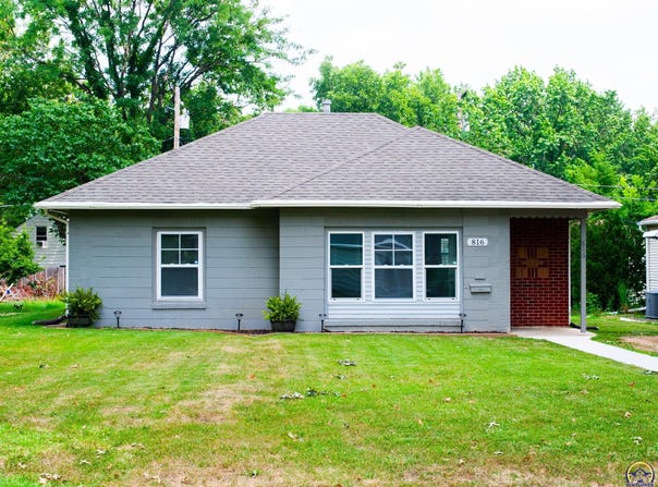 816 SW Parkview ST, Topeka, KS 66606