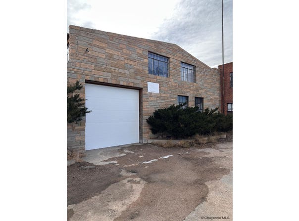 1601 W LINCOLNWAY, Cheyenne, WY 82001