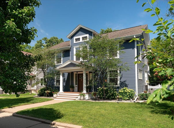 225 8th St, La Crosse, WI 54601