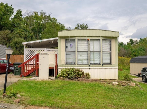 2715 Barn Drive SW, Canton, OH 44706
