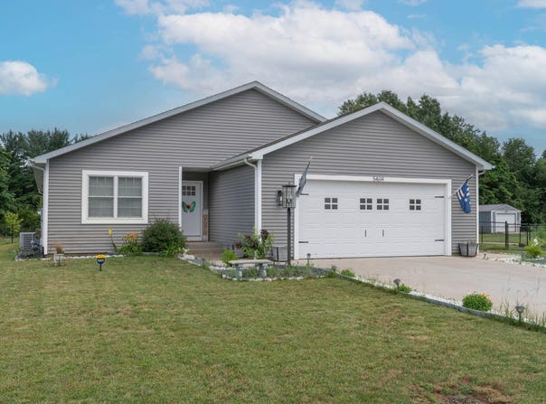 54614 Thrash Lane, Elkhart, IN 46514-7943