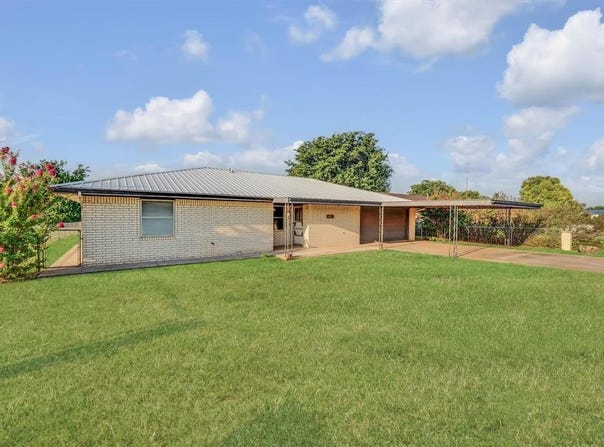 412 E Washington Avenue, Sayre, OK 73662