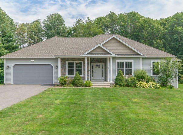 10 Silver Fox Ln, East Longmeadow, MA 01028