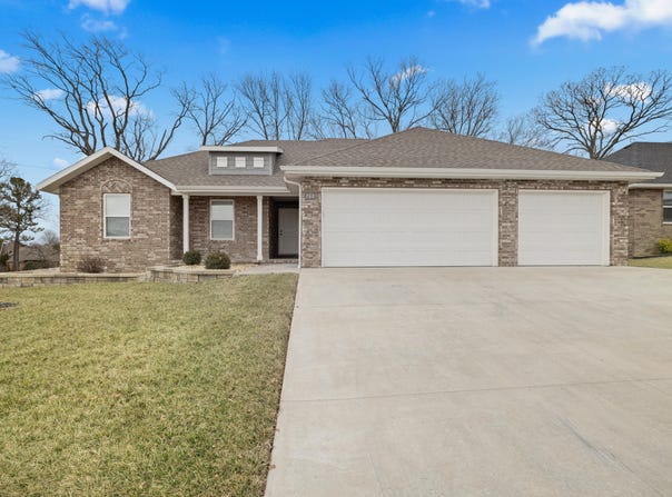 760 E Penzance Circle, Nixa, MO 65714