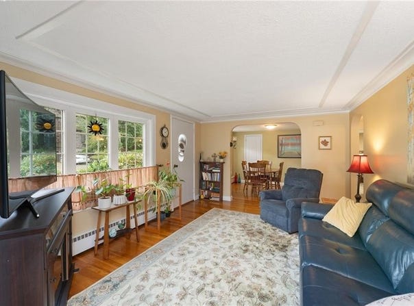 25 Hillview Avenue, North Smithfield, RI 02896