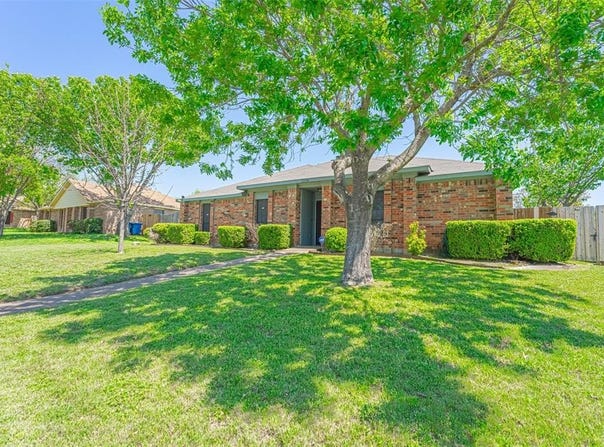 1234 Royal Oak Drive, DeSoto, TX 75115