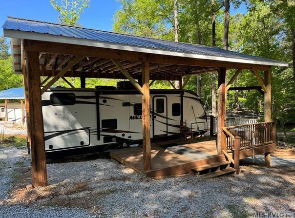 123 Mohawk Trail, Bracey, VA 23919