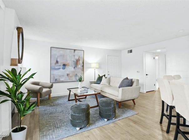7904 Fossil Creek Lane, Las Vegas, NV 89145